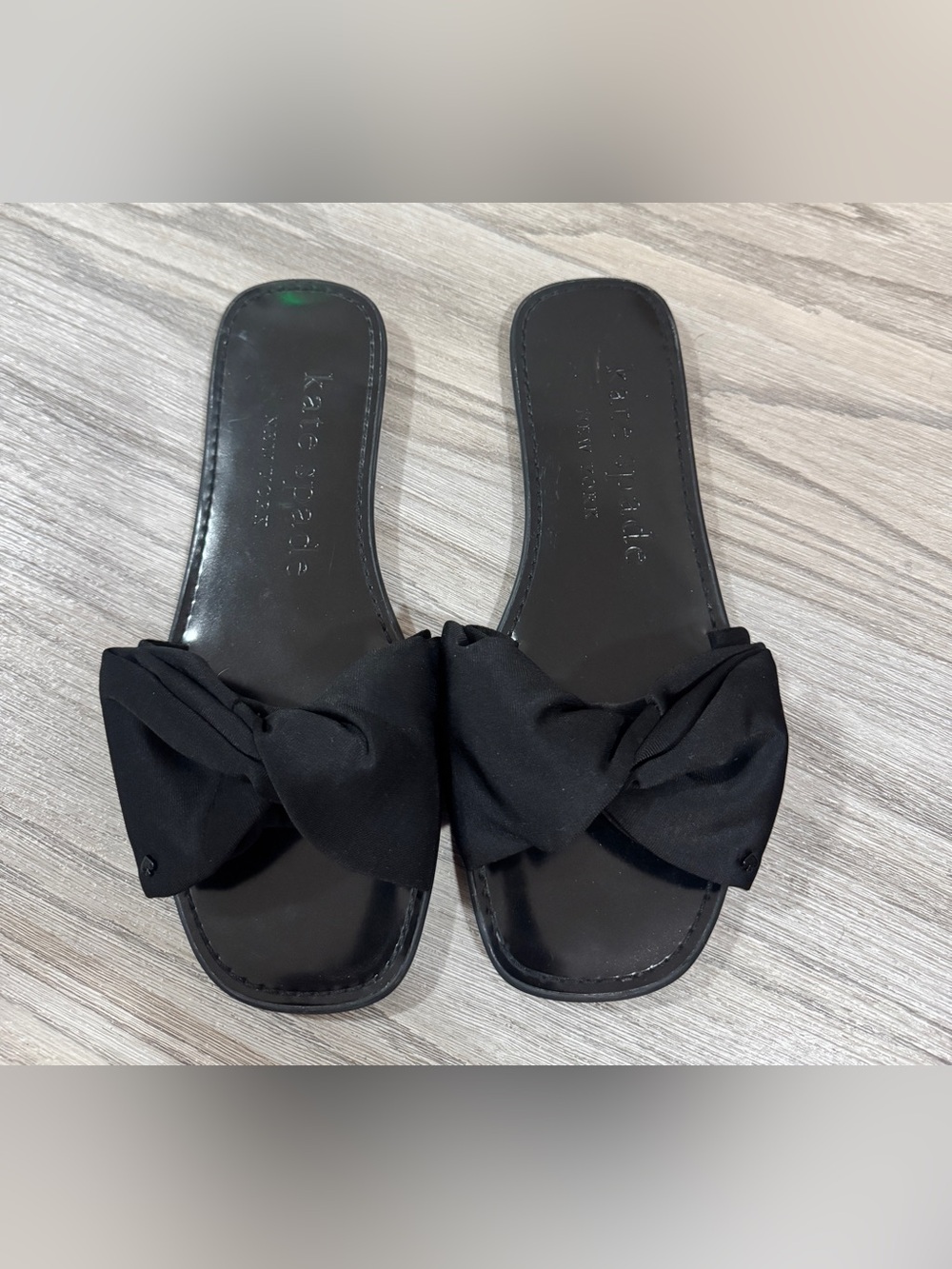 Kate Spade Bikini Slide Bow Sandals
Woman’s Size 6.5B - Picture 2 of 7